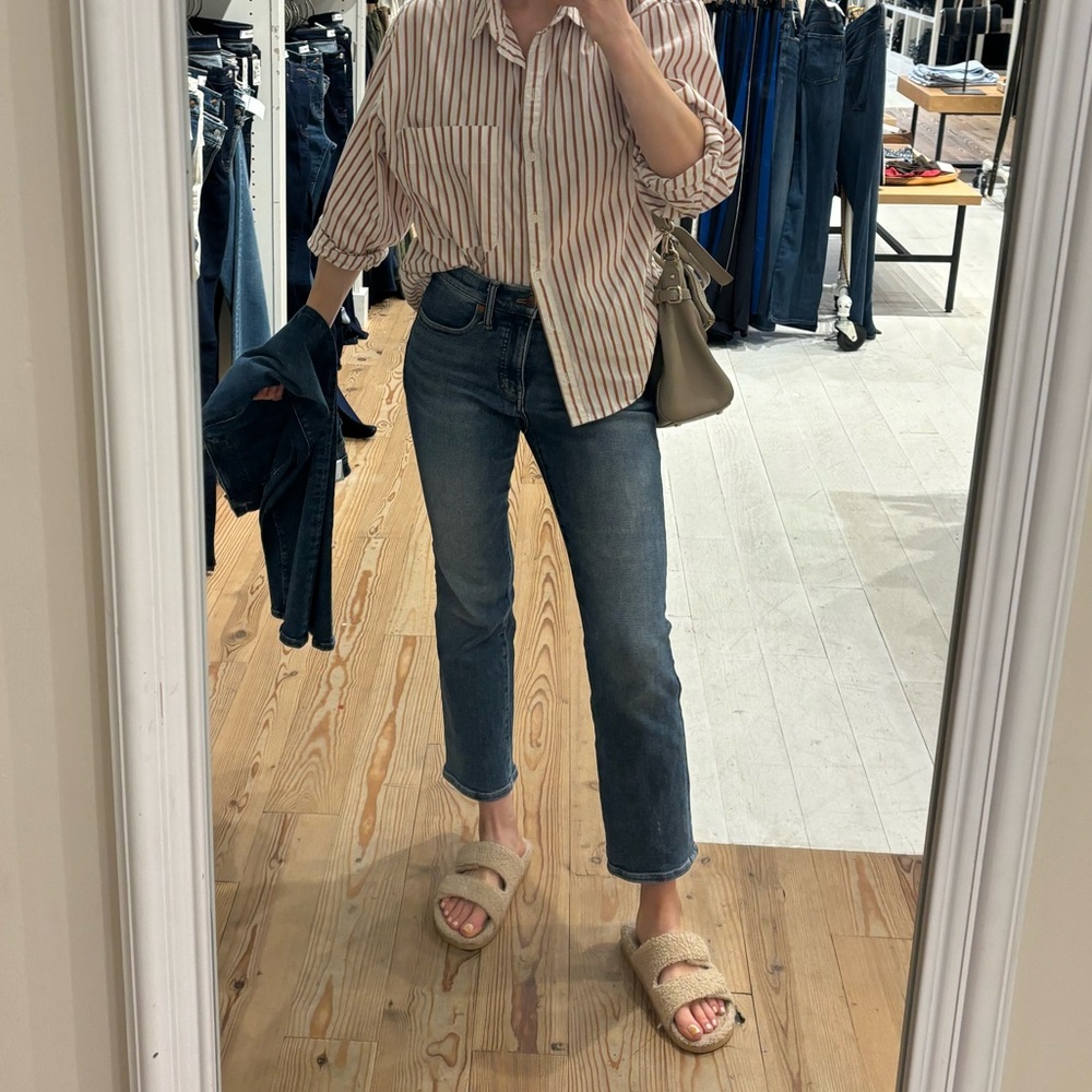 Size 26 Madewell Cali Demi-Boot jeans in Bodney wash.